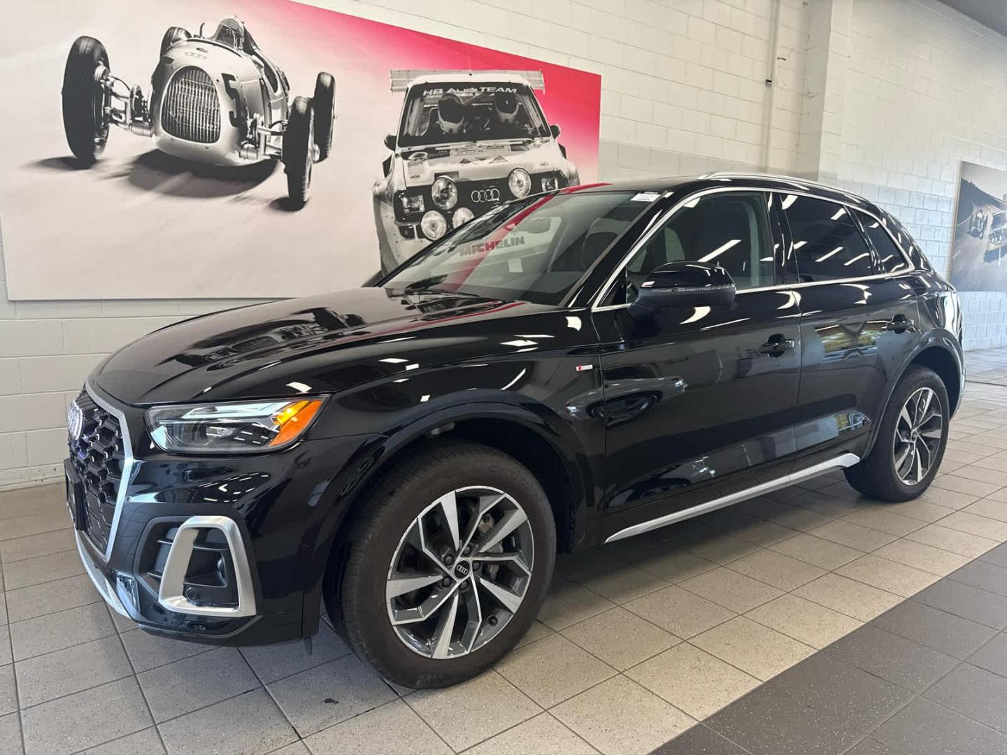 2023 Audi Q5 45 Premium Plus's photo