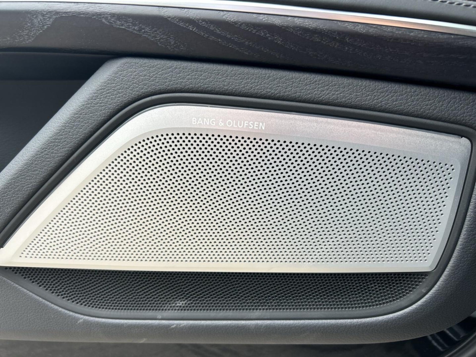 Audi A8 L TFSI e