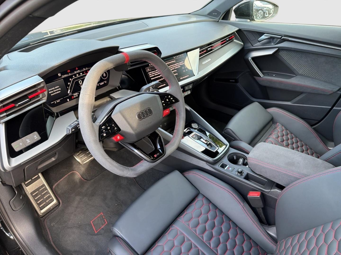 Bild über Audi RS 3 Sportback TFSI quattro S tronic - für weitere Informationen kontaktieren Sie den Audi Partner