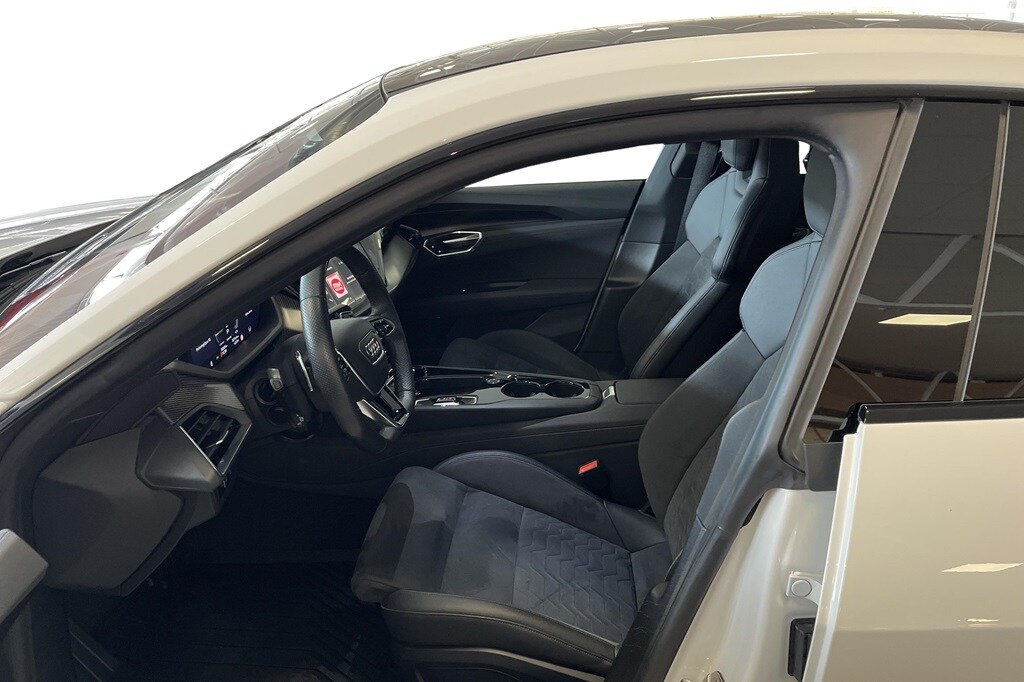 Bild som visar&nbsp;Audi e-tron GT&nbsp;e-tron GT quattro 350,00 kW - för mer information kontakta din Audi Partner