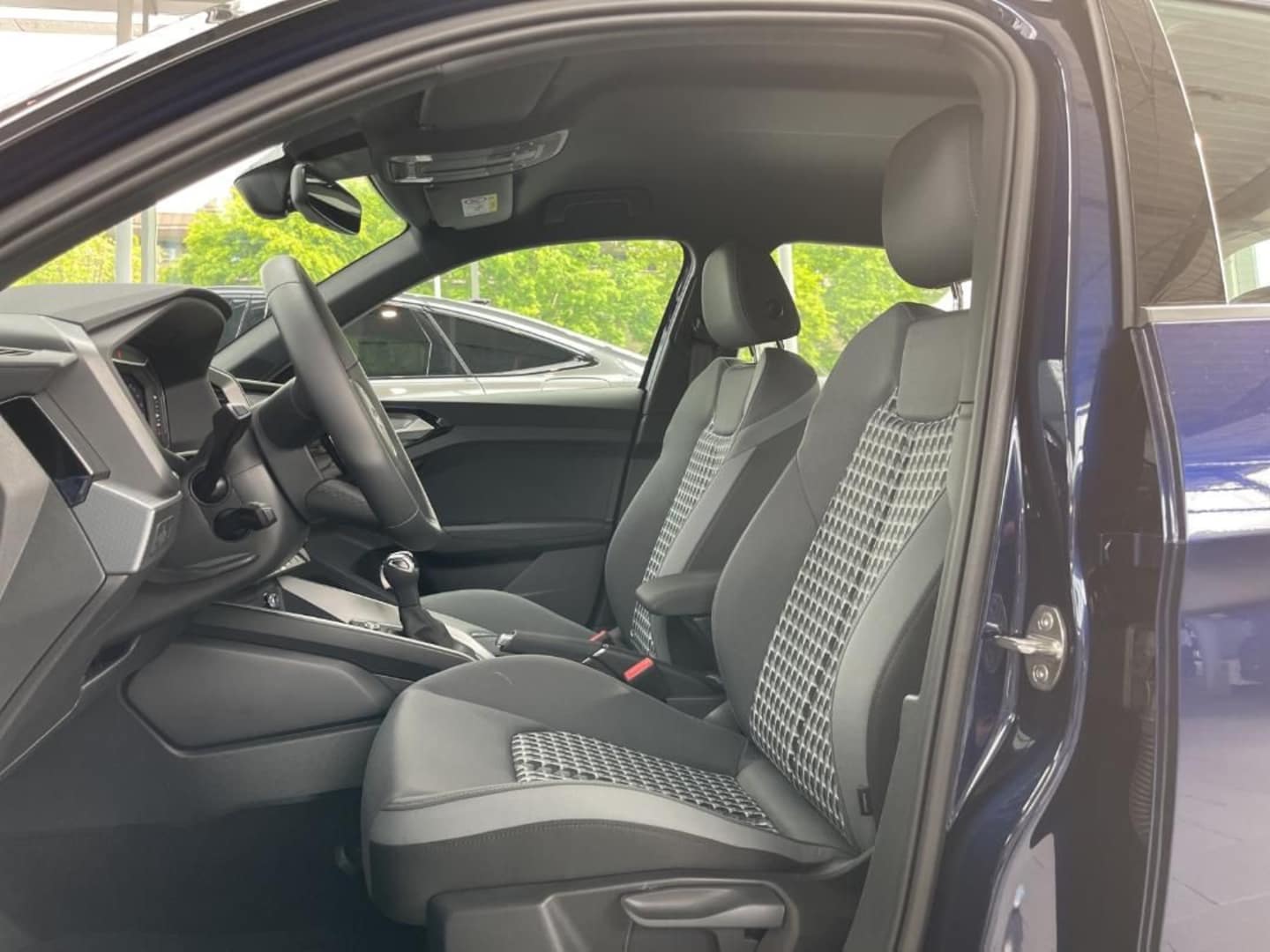 Bild über Audi A1 Sportback S line 30 TFSI S tronic - für weitere Informationen kontaktieren Sie den Audi Partner