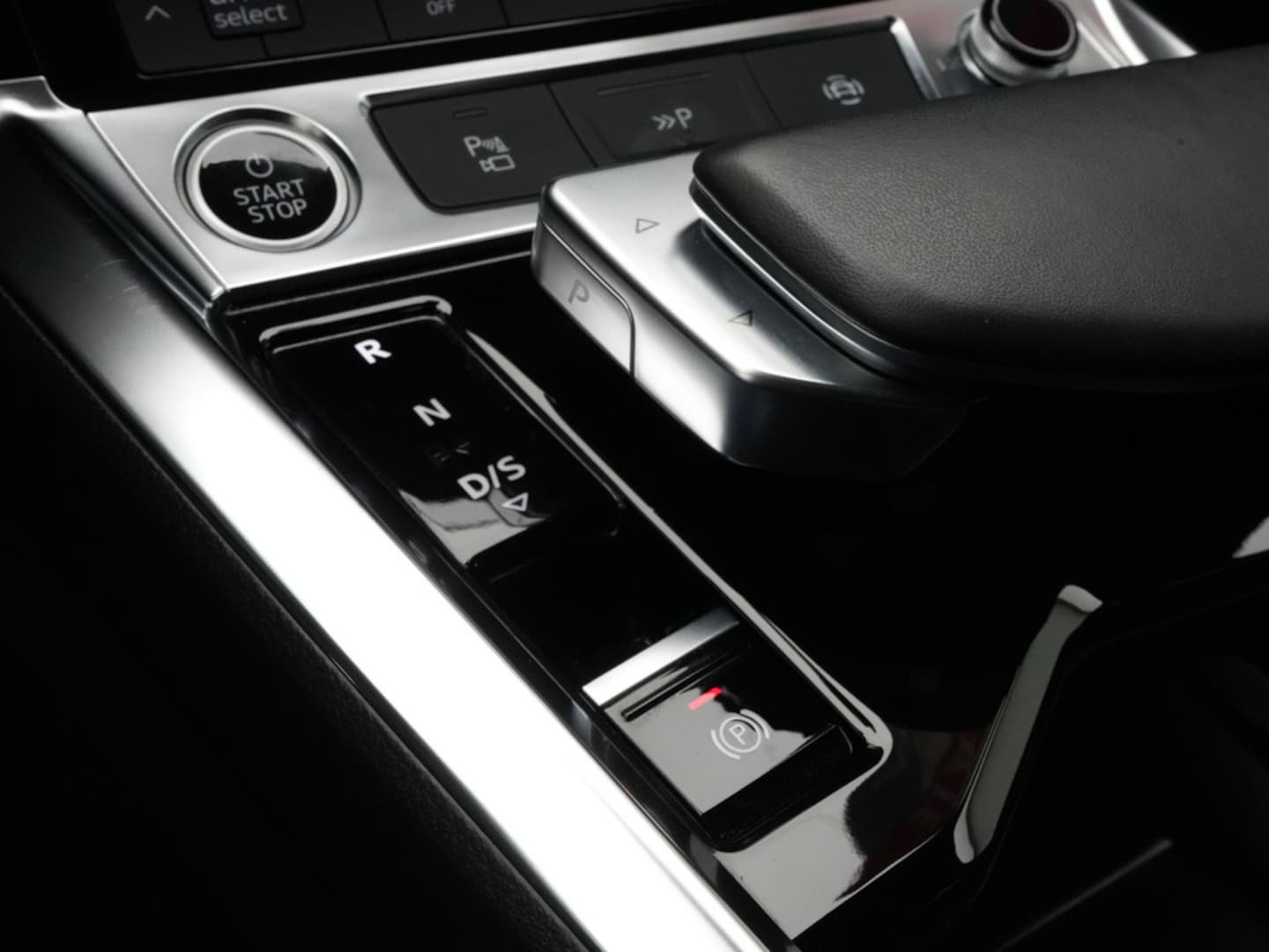 Bild über Audi Q8 e-tron S line 50 e-tron quattro - für weitere Informationen kontaktieren Sie den Audi Partner