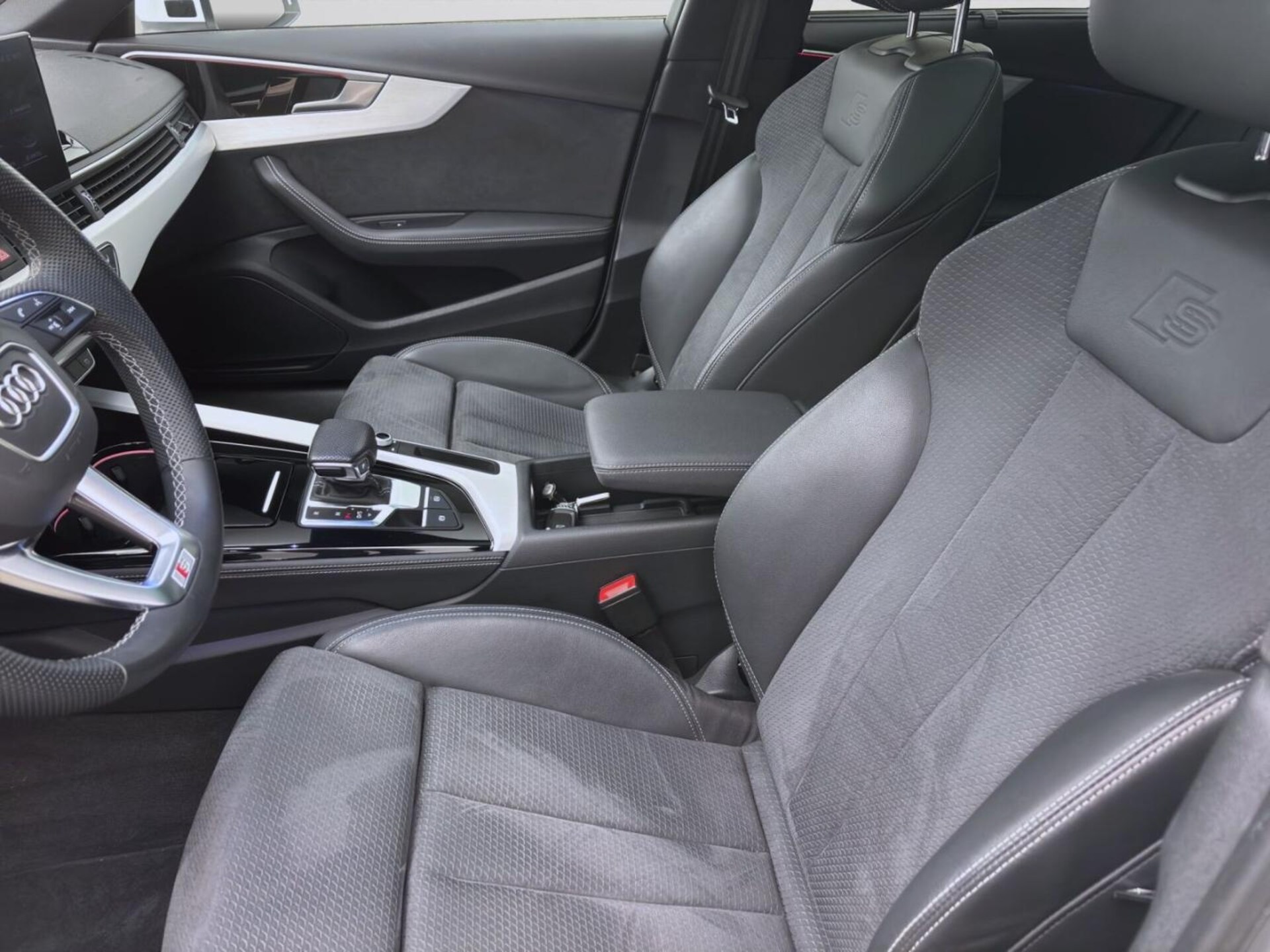Audi A4 Avant S line