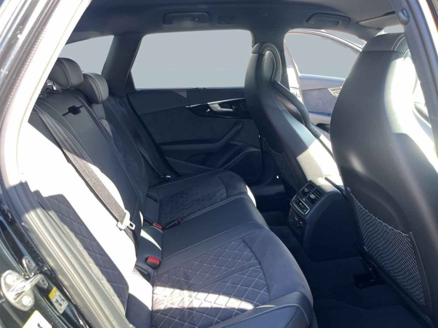 Bild über Audi A4 Avant g-tron S line 40 S tronic - für weitere Informationen kontaktieren Sie den Audi Partner