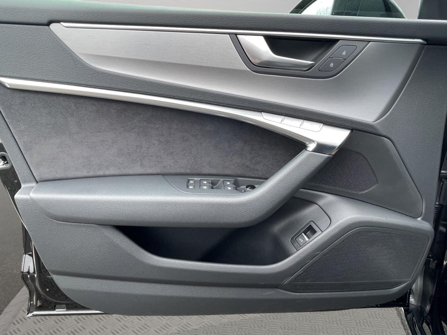 Bild über Audi S6 Limousine TDI quattro tiptronic - für weitere Informationen kontaktieren Sie den Audi Partner