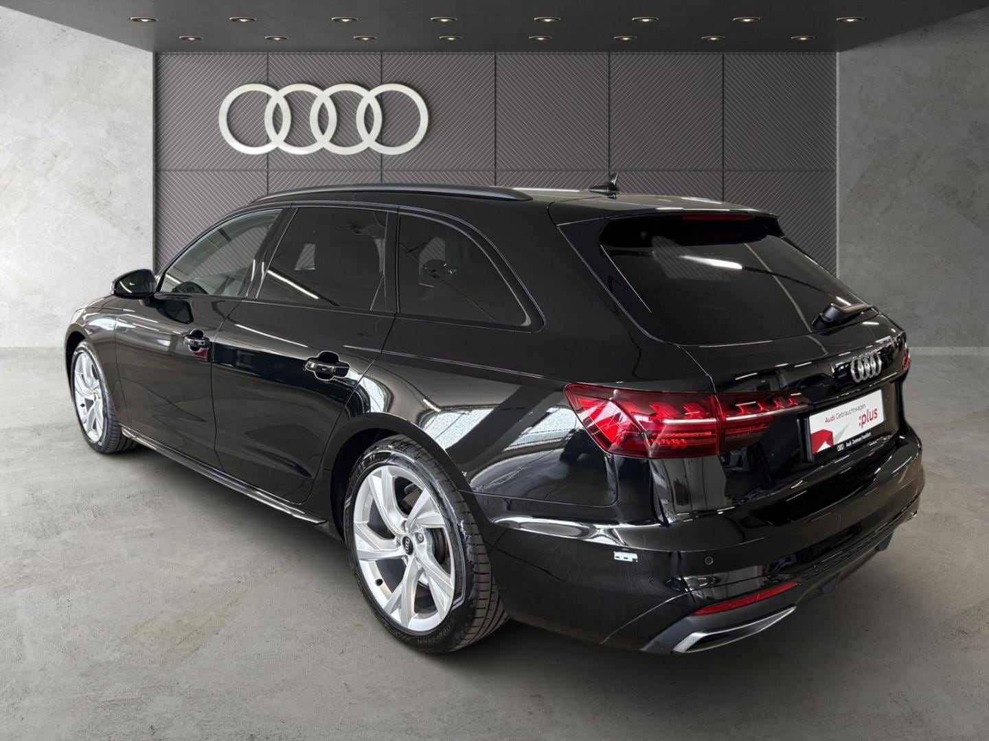 Bild über Audi A4 Avant S line 40 TFSI S tronic - für weitere Informationen kontaktieren Sie den Audi Partner