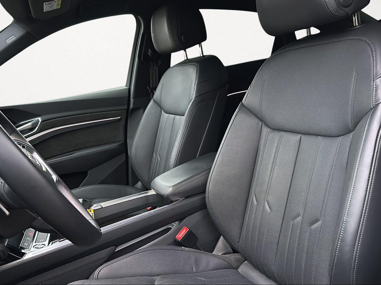 Bild über Audi e-tron Sportback Attraction S line 50 quattro 230,00 kW - for more details contact your dealer