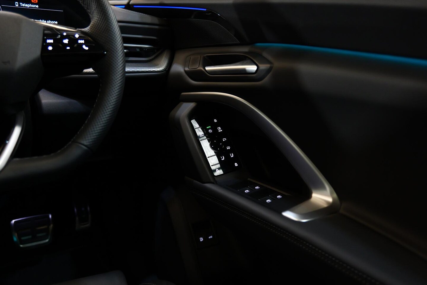 Image about Audi Q5 SUV e-hybrid quattro S tronic