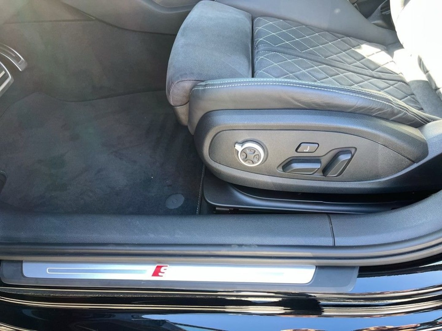 Bild über Audi A4 Avant g-tron S line 40 S tronic - für weitere Informationen kontaktieren Sie den Audi Partner
