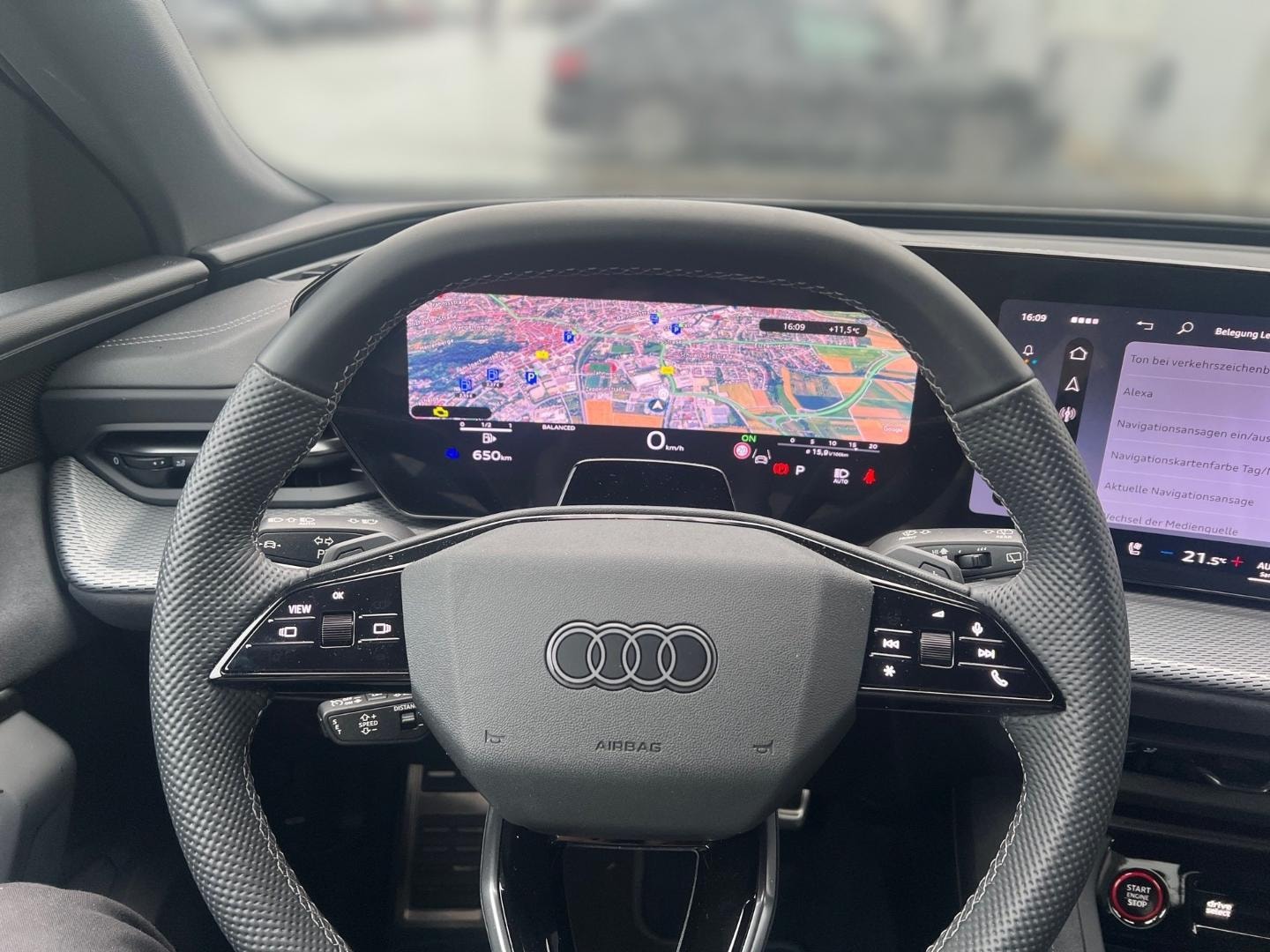 Bild über Audi SQ5 Sportback edition one mit Akzenten mythosschwarz TFSI 270 kW S tronic - für weitere Informationen kontaktieren Sie den Audi Partner