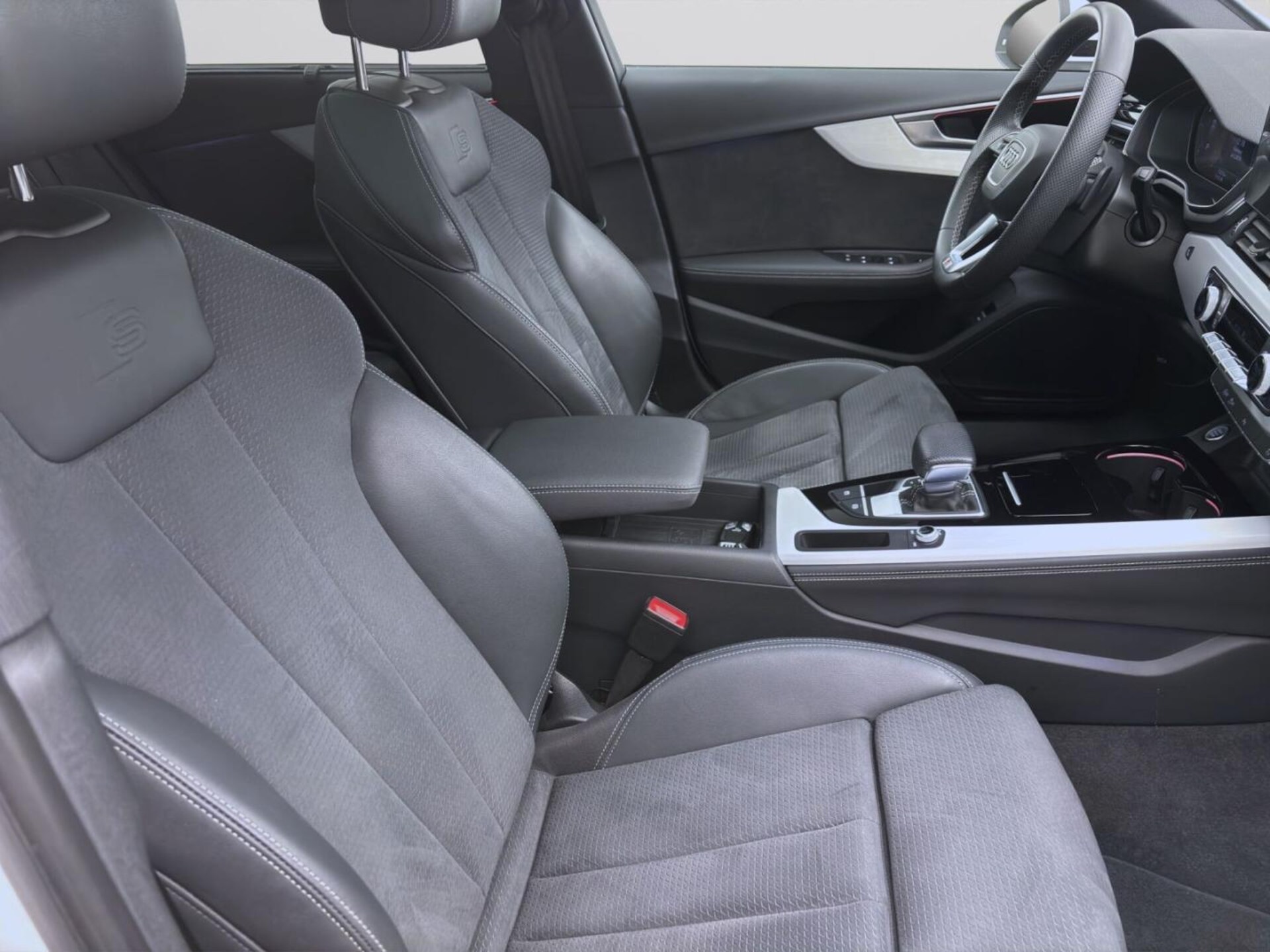 Audi A4 Avant S line