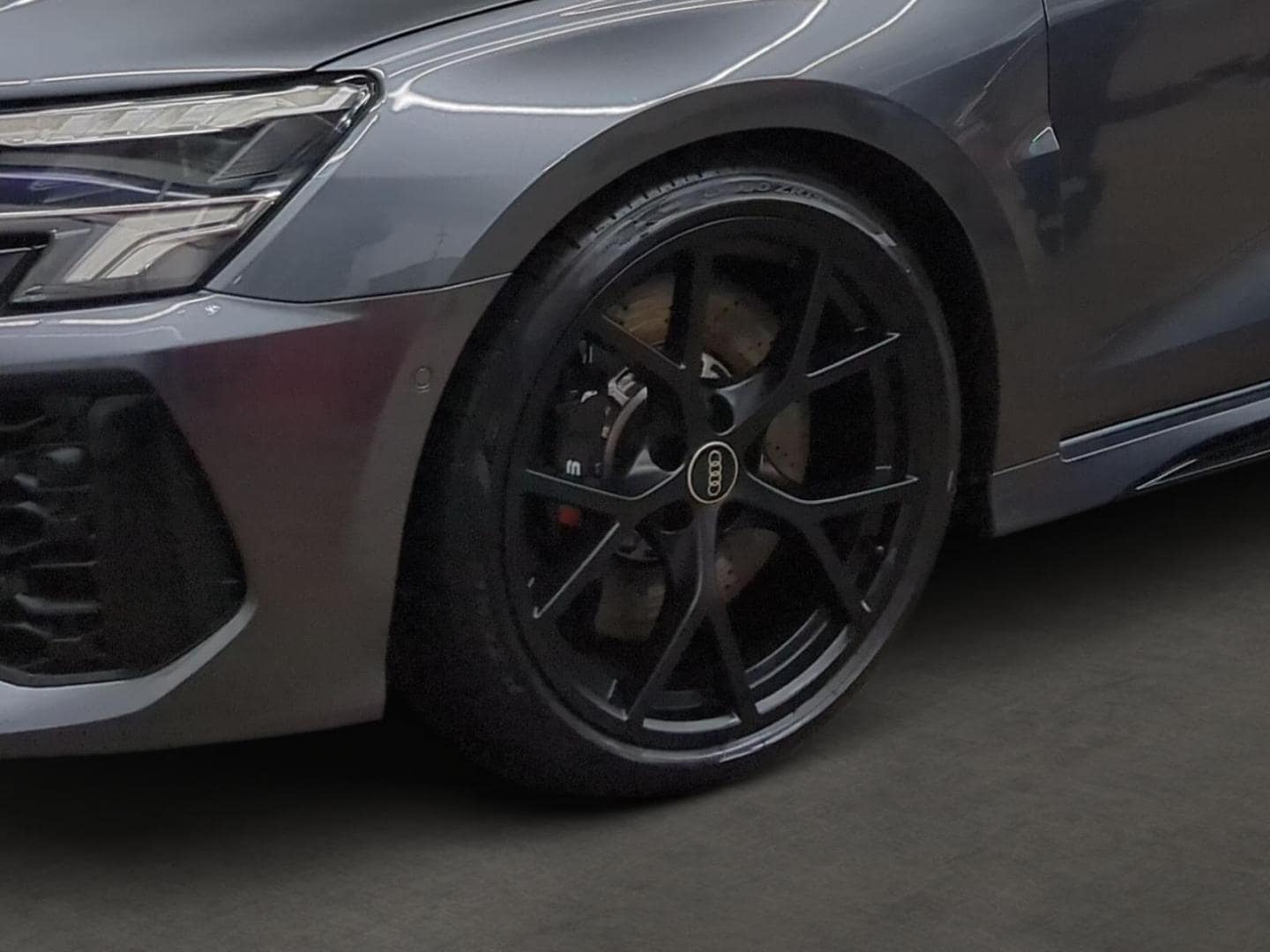 Bild über Audi RS 3 Sportback TFSI quattro S tronic - für weitere Informationen kontaktieren Sie den Audi Partner