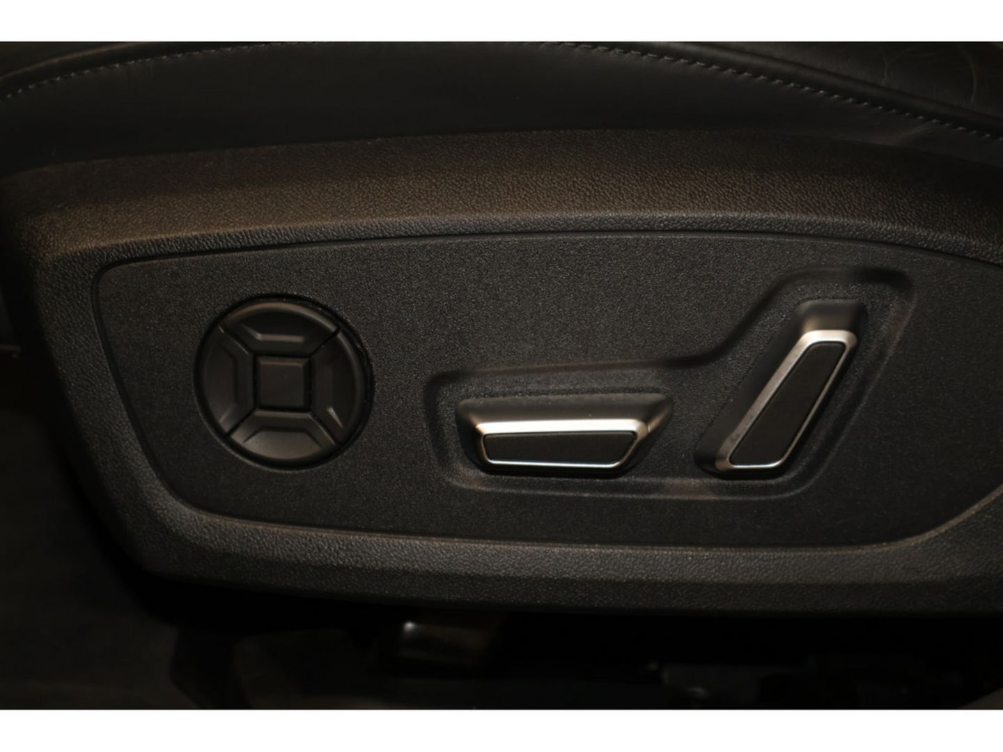 Bild über Audi S6 Avant TDI quattro tiptronic - für weitere Informationen kontaktieren Sie den Audi Partner
