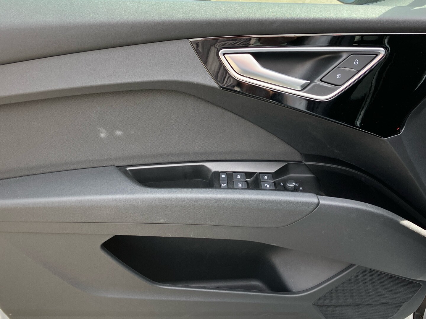 Image about Audi Q4 e-tron 40 e-tron