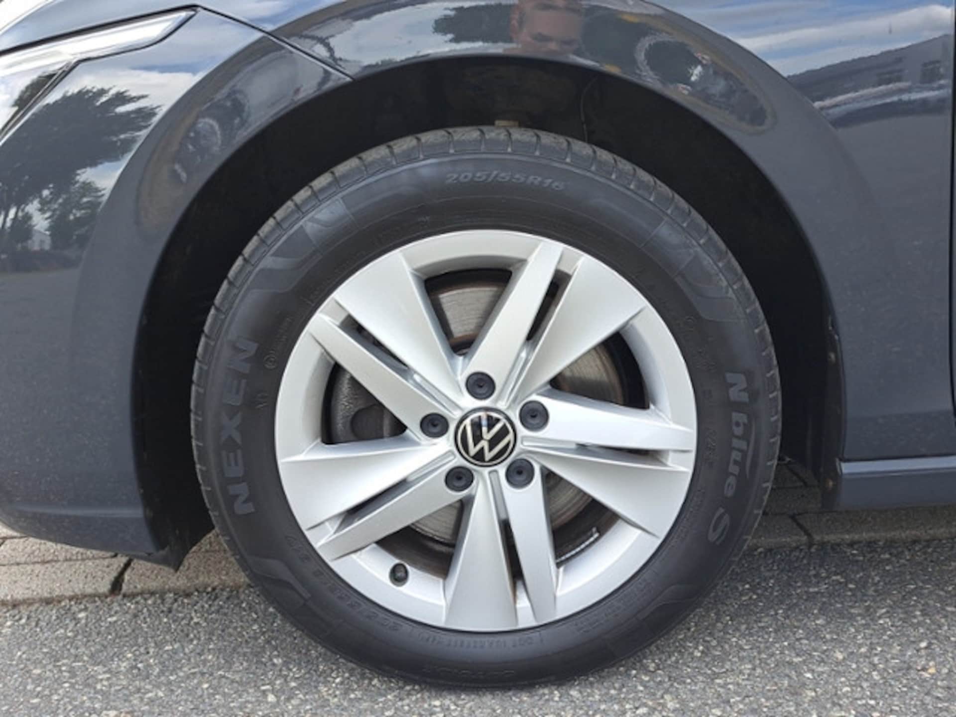 Volkswagen Golf Variant Life