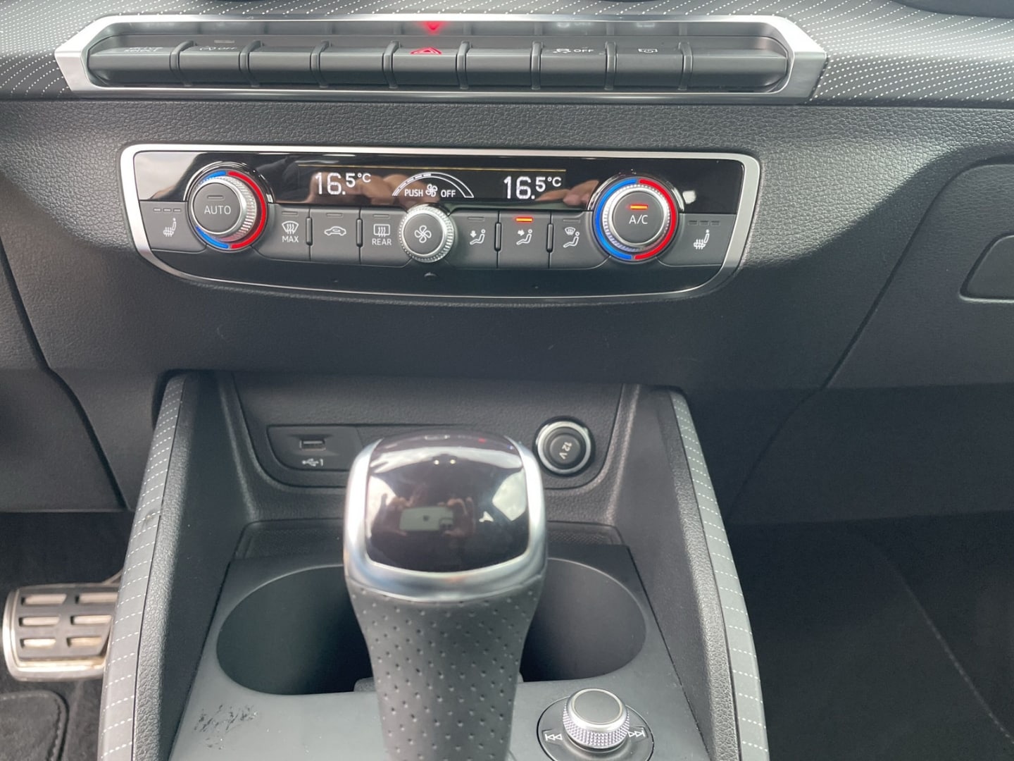 Bild über Audi SQ2 TFSI quattro S tronic - für weitere Informationen kontaktieren Sie den Audi Partner