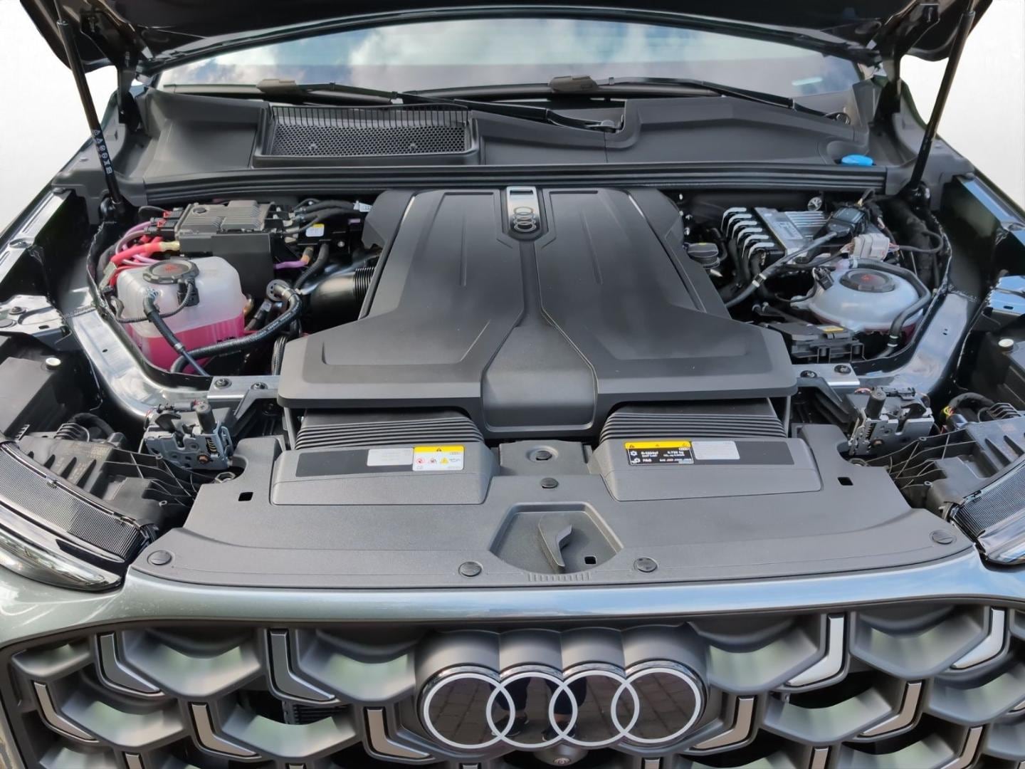 Bild über Audi Q7 SUV TDI quattro 220 kW tiptronic - für weitere Informationen kontaktieren Sie den Audi Partner