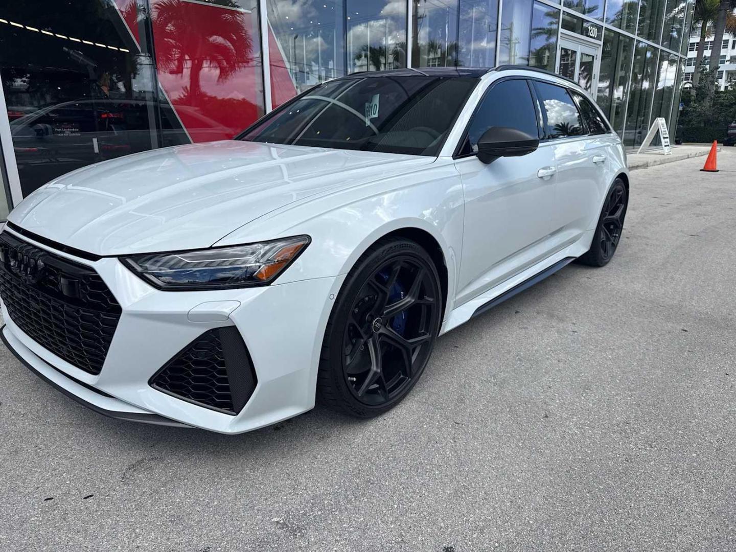2025 Audi RS 6 Avant Performance's photo