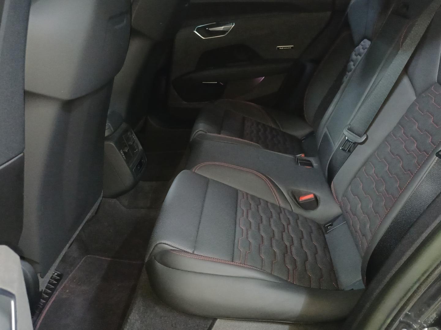 Bild über Audi e-tron GT e-tron GT quattro 350,00 kW - for more details contact your dealer