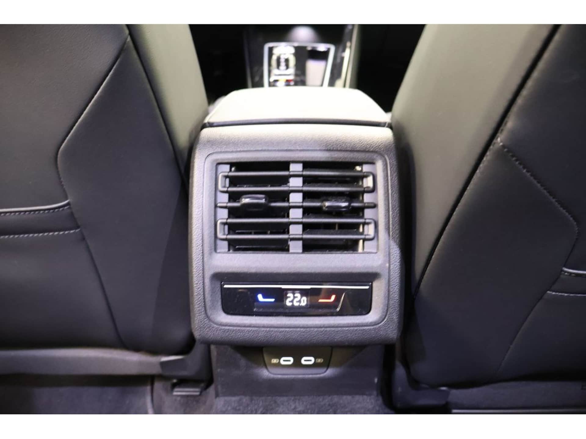 Volkswagen Golf Variant R-Line