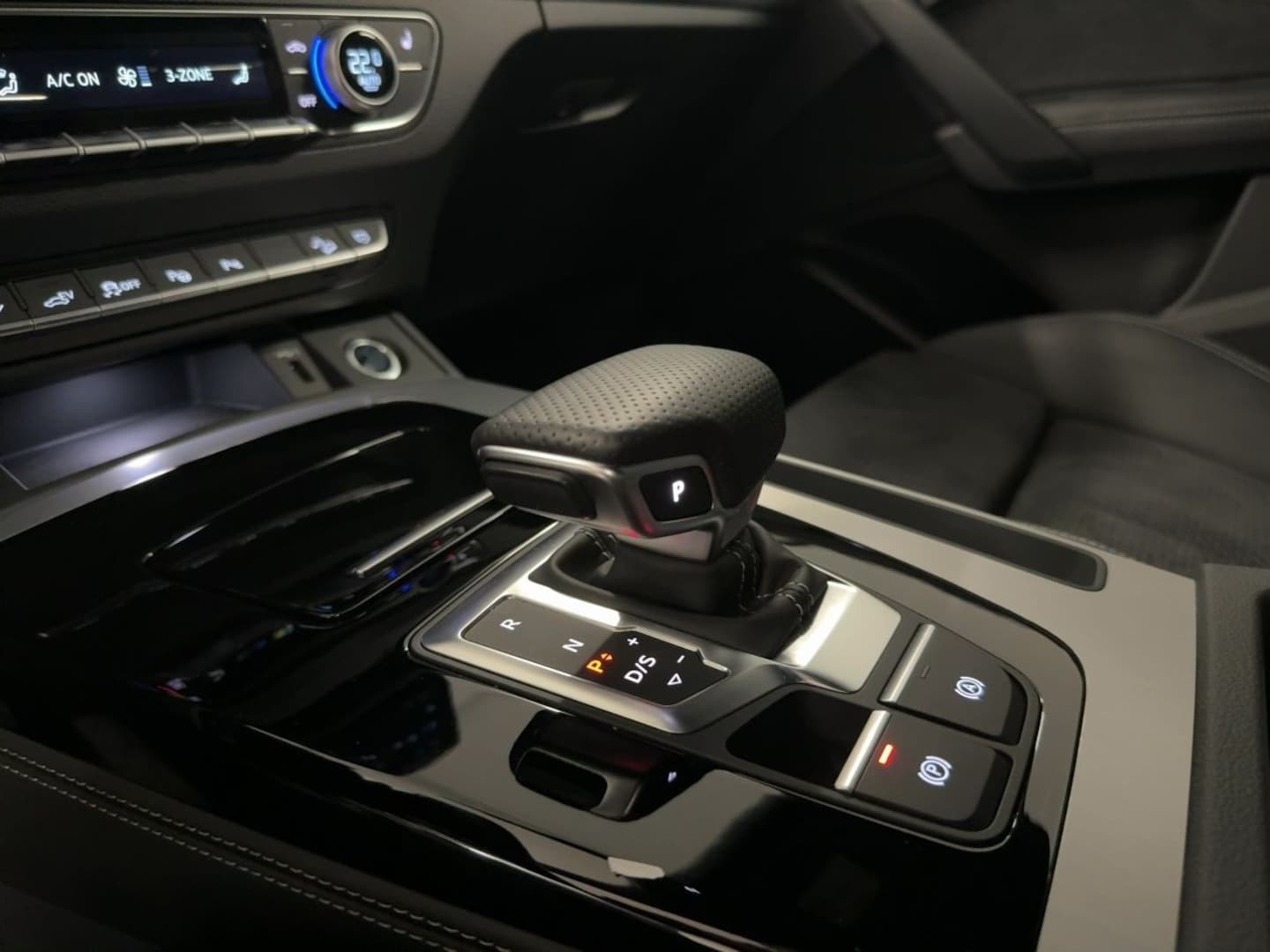 Bild über Audi Q5 TFSI e S line 55 TFSI e quattro S tronic - für weitere Informationen kontaktieren Sie den Audi Partner