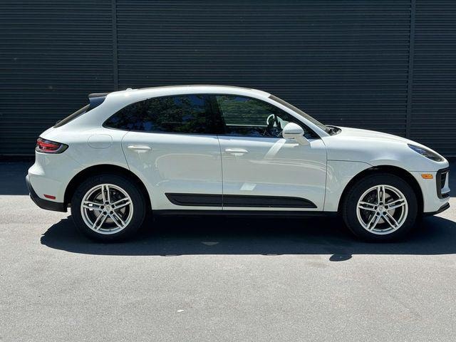 2026 Porsche Macan - Photo 6