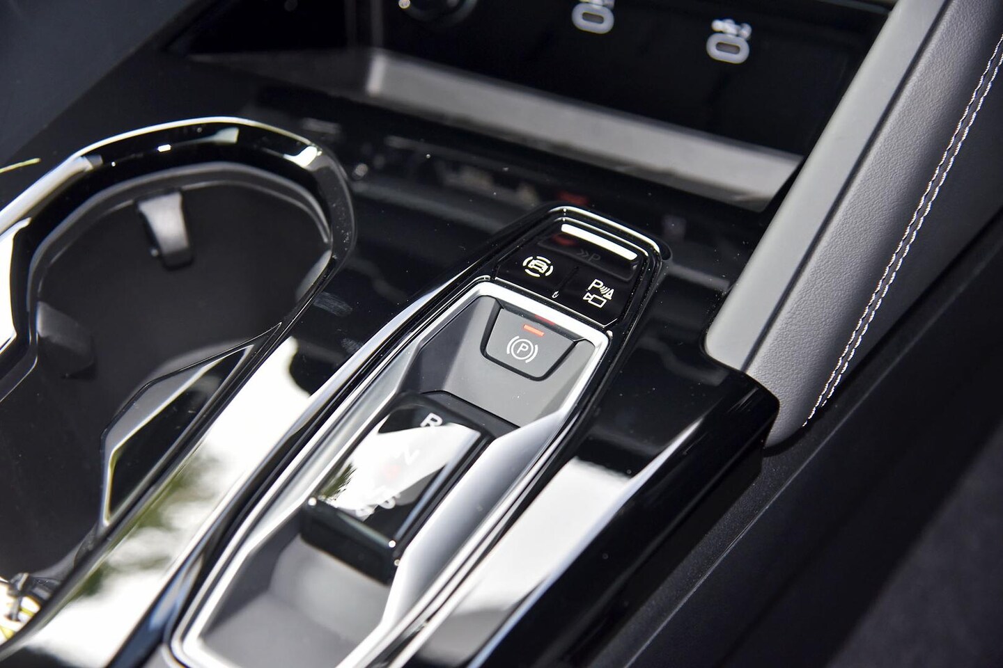 Image about Audi Q5 SUV e-hybrid quattro S tronic