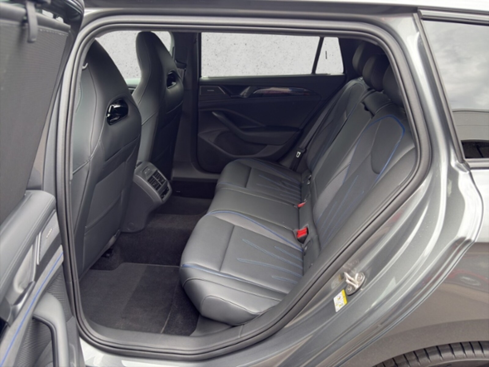 Volkswagen Passat – Bild 10