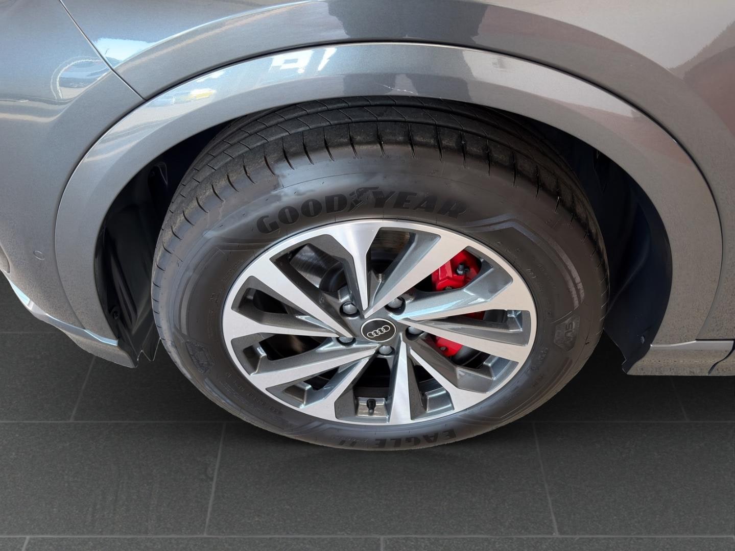 Bild über Audi Q6 SUV e-tron e-tron performance - für weitere Informationen kontaktieren Sie den Audi Partner