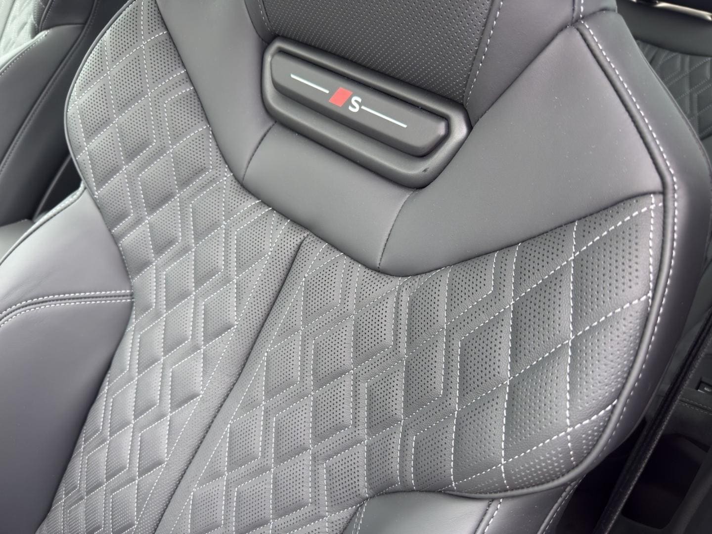 Bild über Audi A6 Avant TDI quattro 150 kW S tronic - für weitere Informationen kontaktieren Sie den Audi Partner