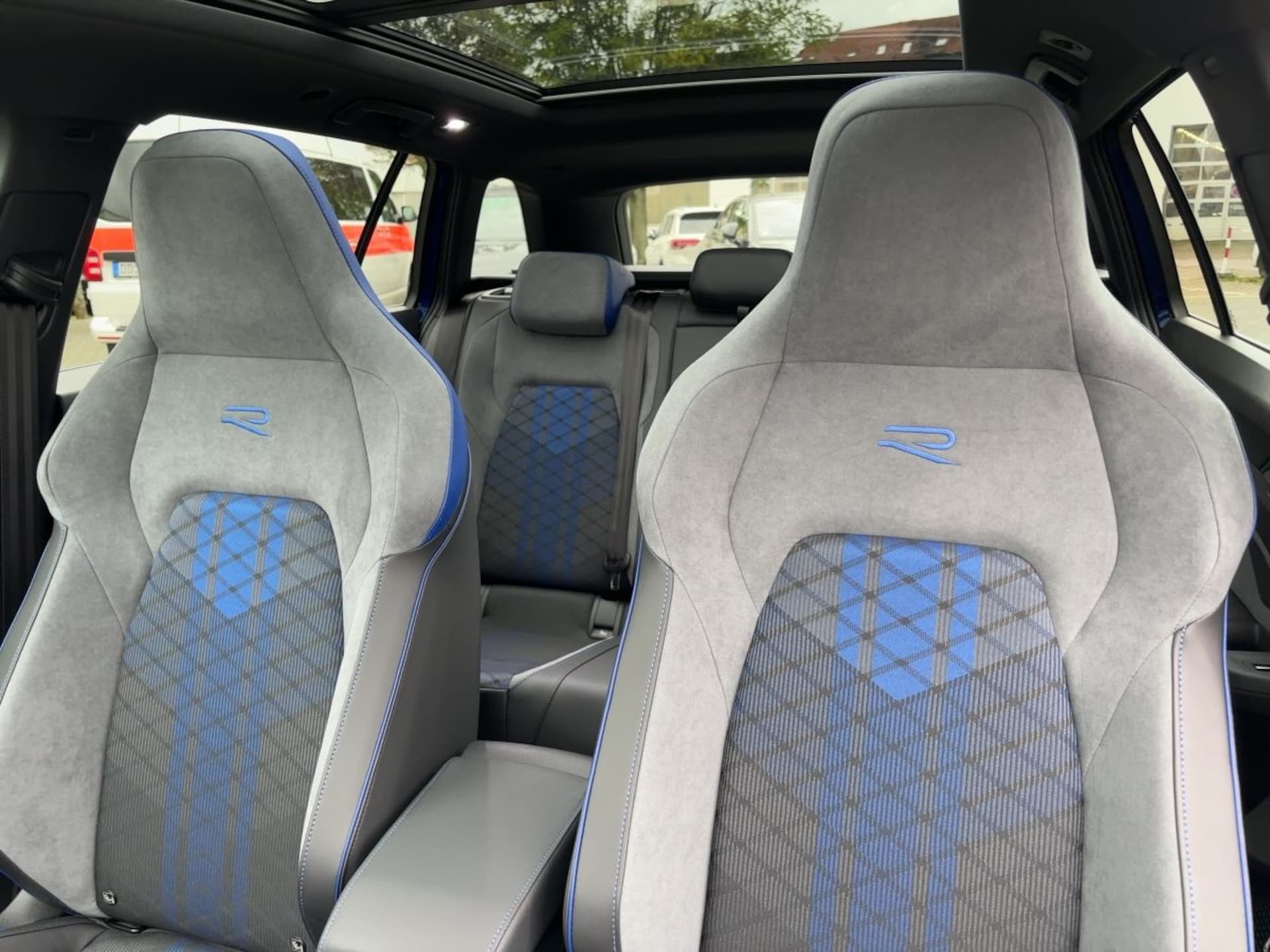 Volkswagen Golf Variant R