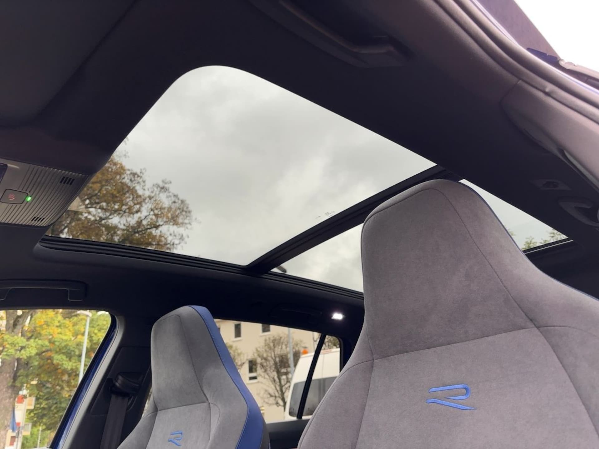 Volkswagen Golf Variant R