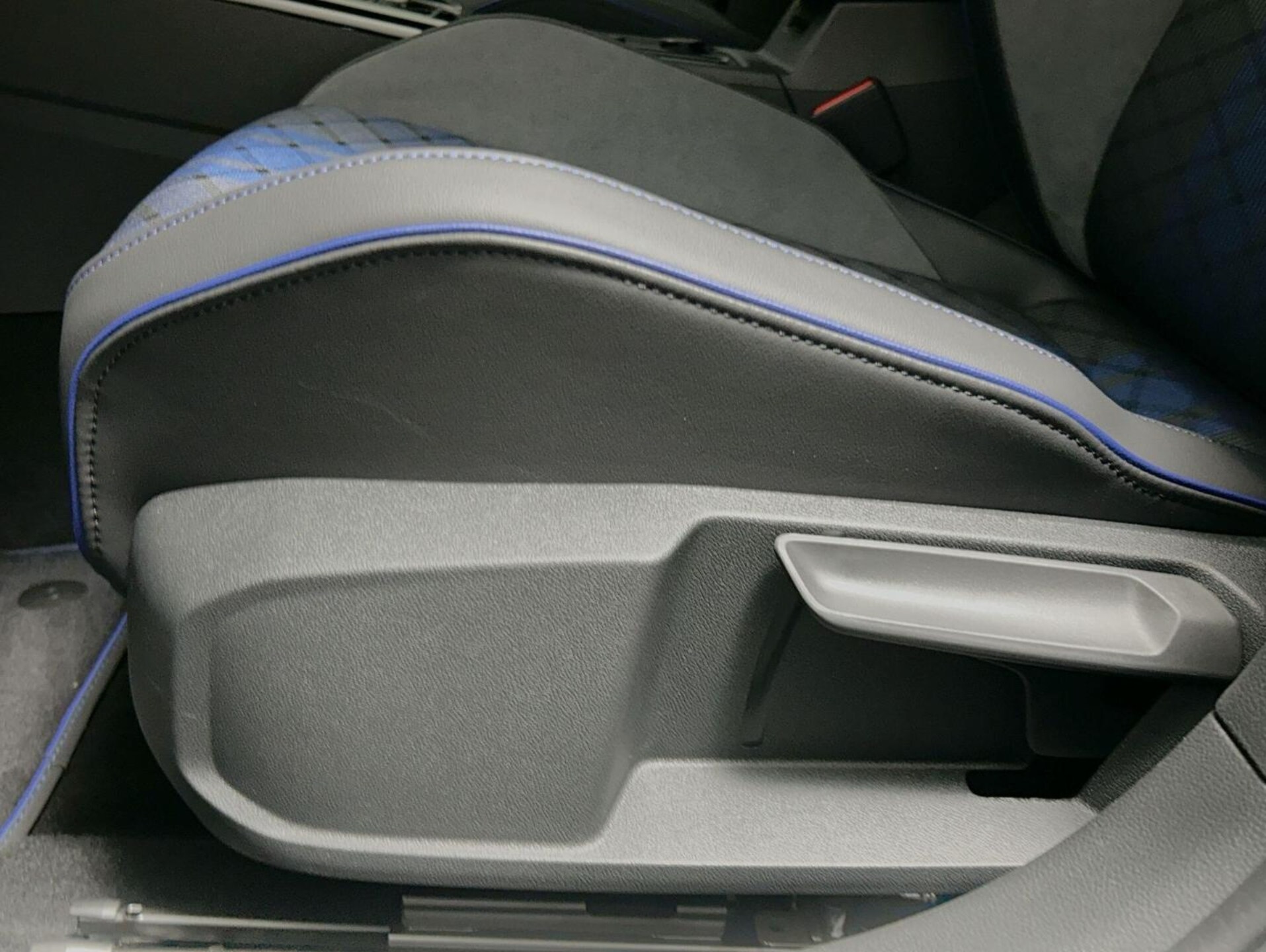 Volkswagen Golf Variant R
