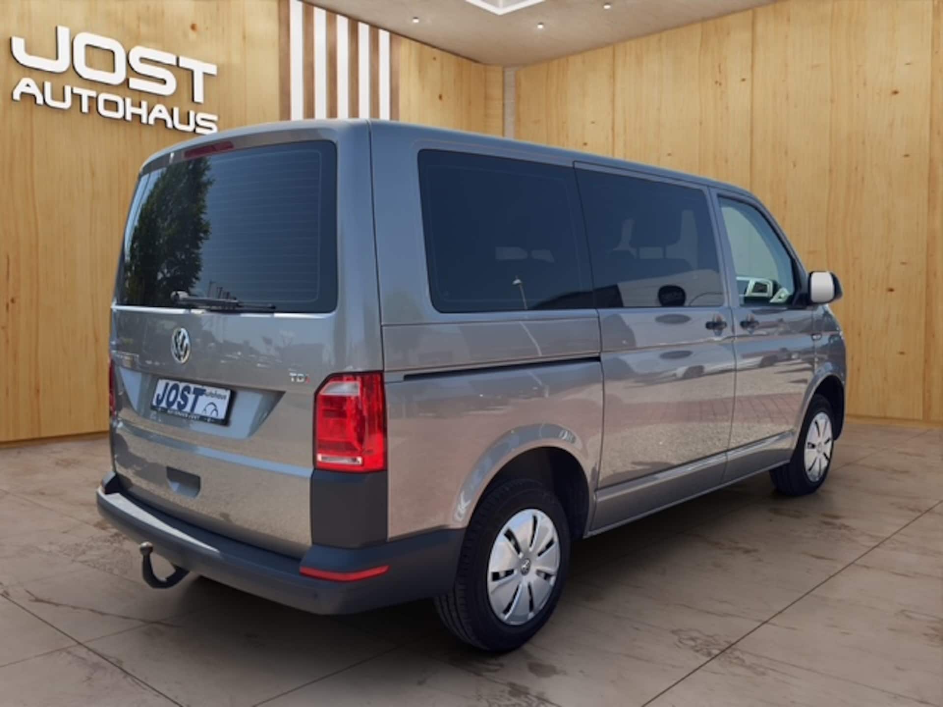 Volkswagen T6 Transporter Kombi