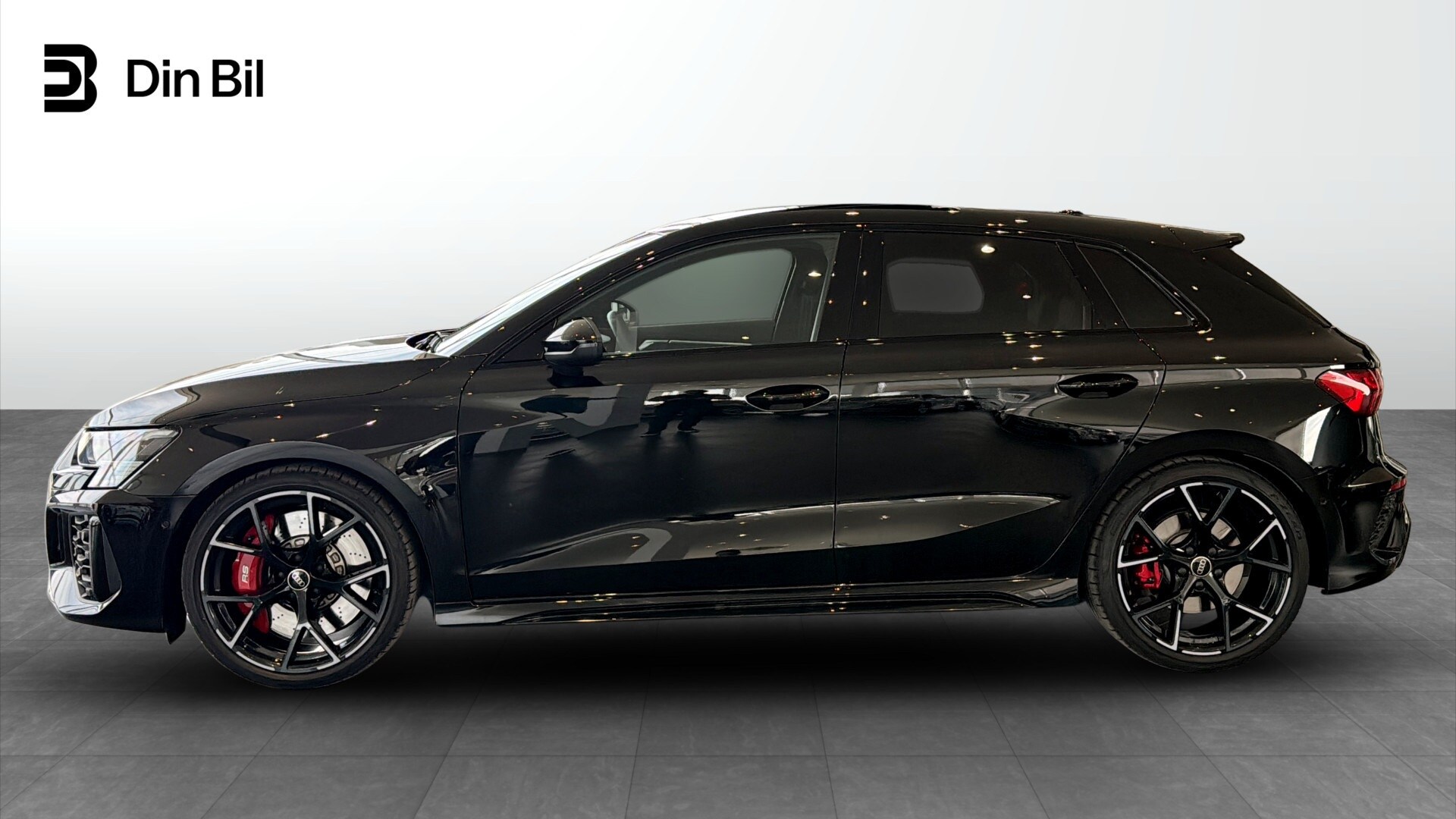 Bild som visar&nbsp;Audi RS 3 Sportback&nbsp;RS 3 Sportback 400 hk S tronic - för mer information kontakta din Audi Partner