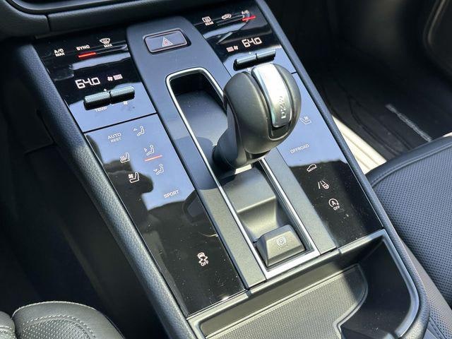 2026 Porsche Macan - Photo 29