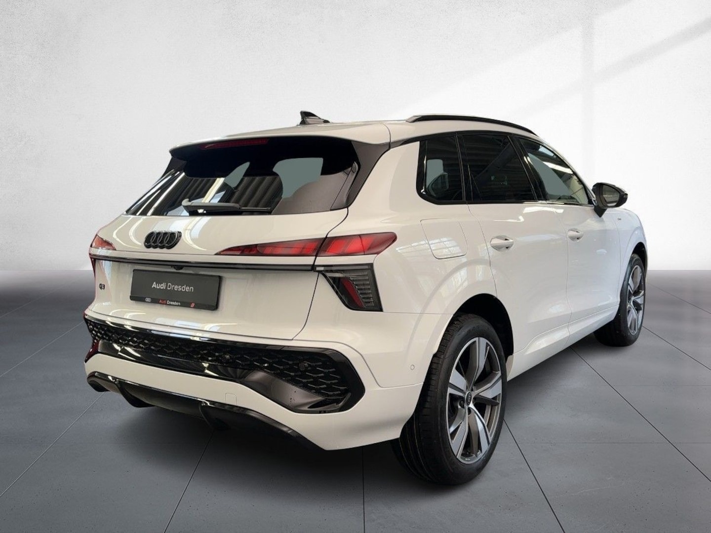 Bild über Audi Q3 SUV TFSI 110 kW S tronic - für weitere Informationen kontaktieren Sie den Audi Partner