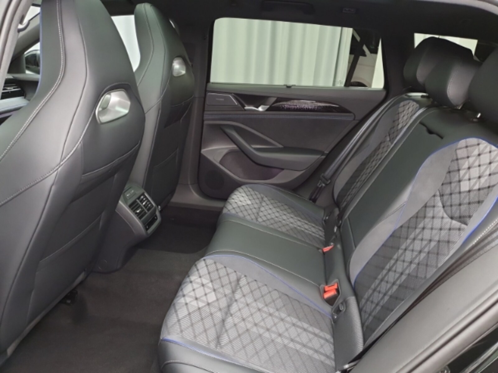 Volkswagen Passat – Bild 9