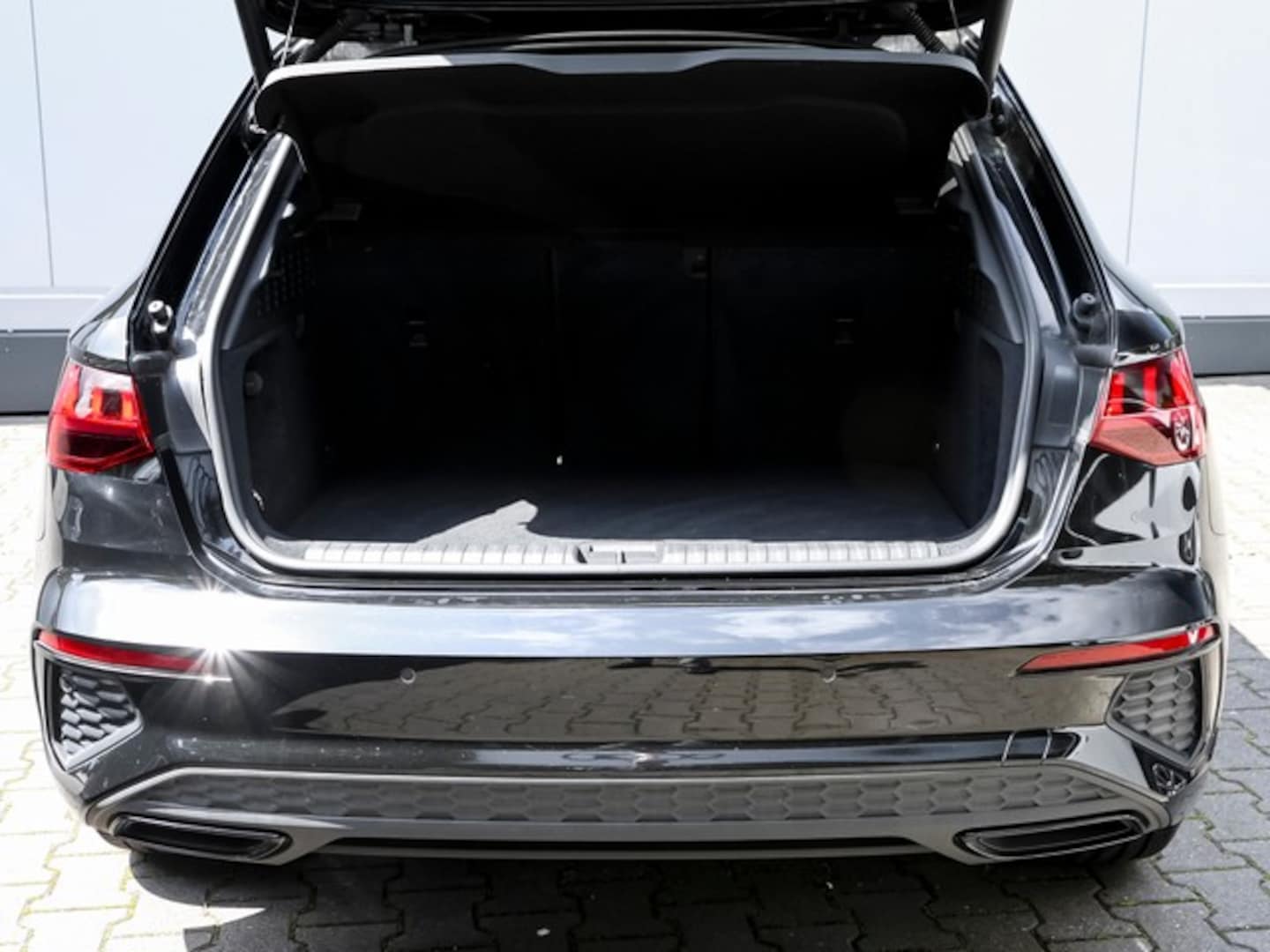 Bild über Audi A3 Sportback S line 40 TFSI quattro S tronic - für weitere Informationen kontaktieren Sie den Audi Partner