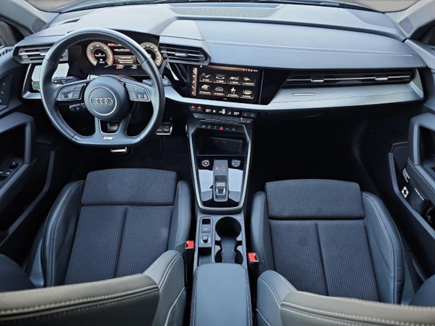 Bild über Audi A3 Limousine S line 35 TDI S tronic - für weitere Informationen kontaktieren Sie den Audi Partner
