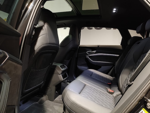 Image de Audi e-tron Black Edition S line 55 quattro 300,00 kW - for more details contact your dealer
