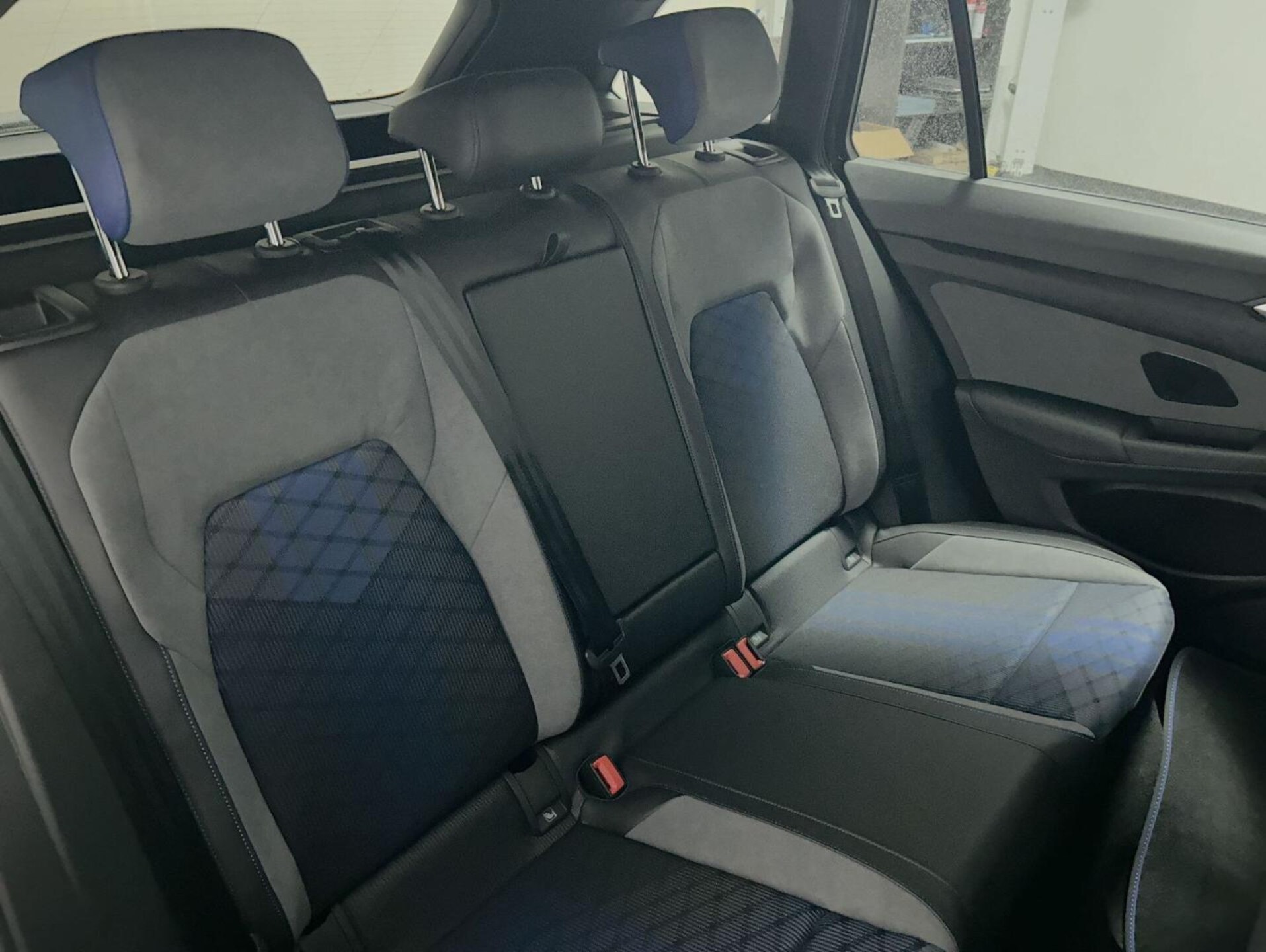 Volkswagen Golf Variant R