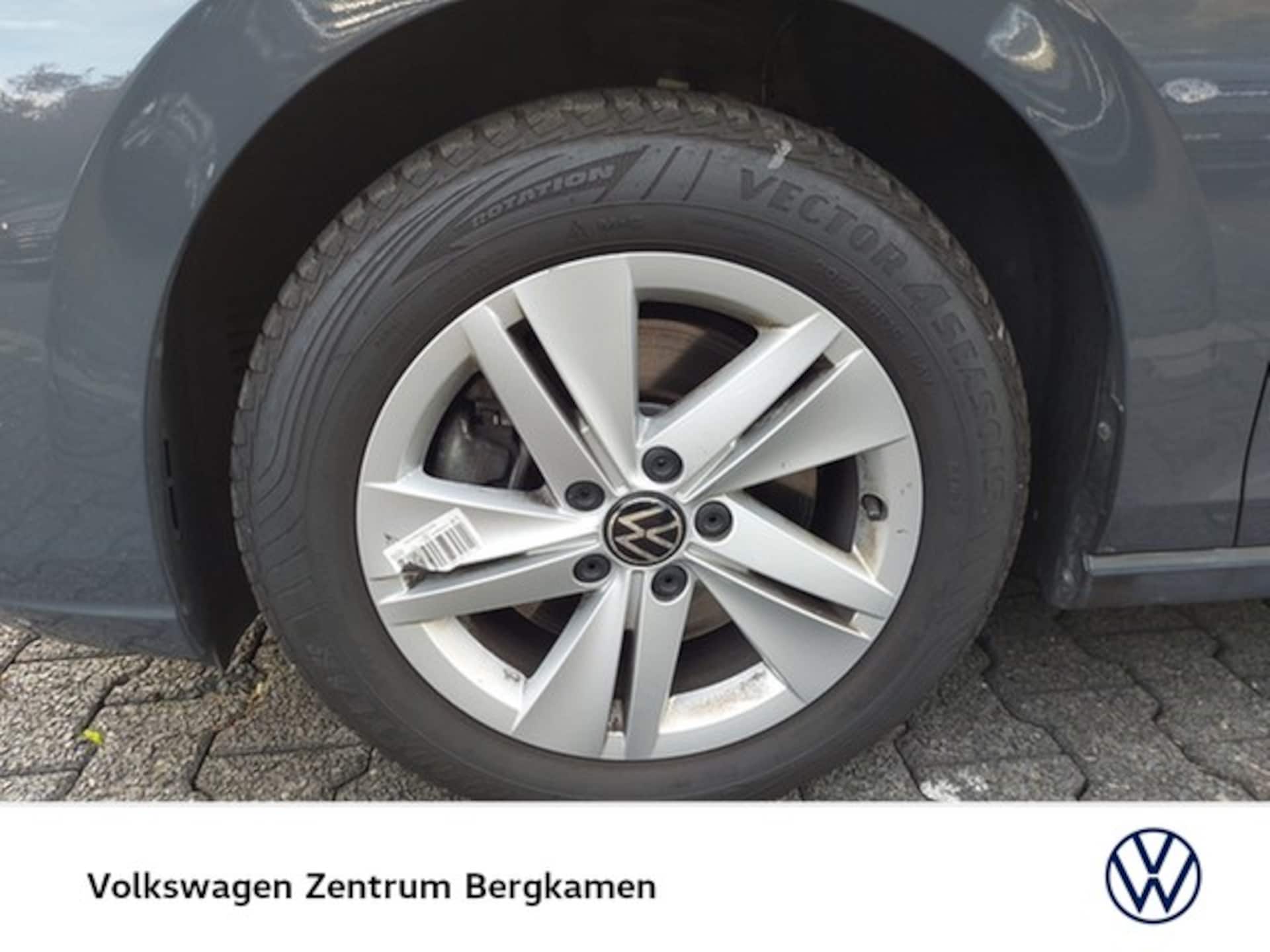 Volkswagen Golf Variant Life