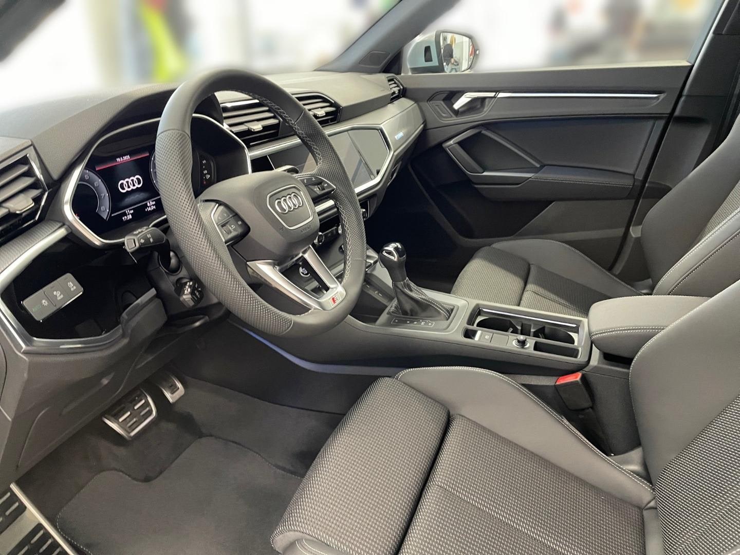 Bild über Audi Q3 advanced 35 TFSI S tronic - für weitere Informationen kontaktieren Sie den Audi Partner