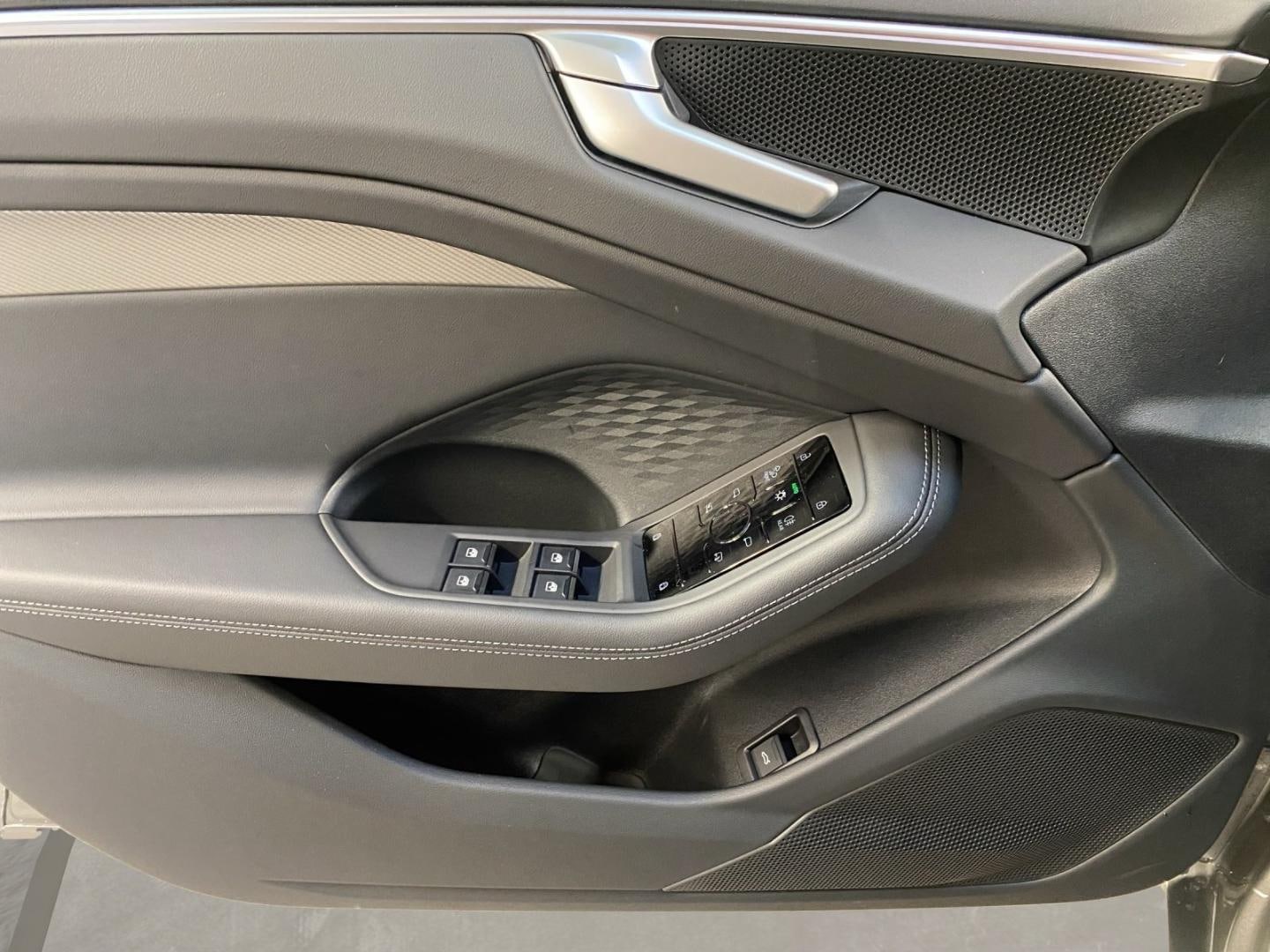 Bild über Audi A6 Avant TDI 150 kW S tronic - für weitere Informationen kontaktieren Sie den Audi Partner