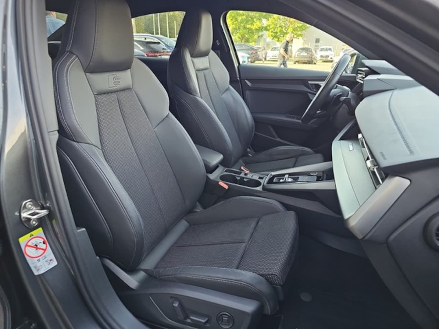 Bild über Audi A3 Limousine S line 35 TDI S tronic - für weitere Informationen kontaktieren Sie den Audi Partner