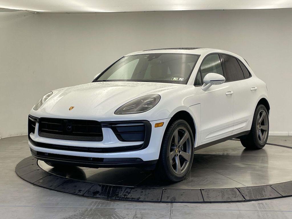 2025 Porsche Macan -'s photo