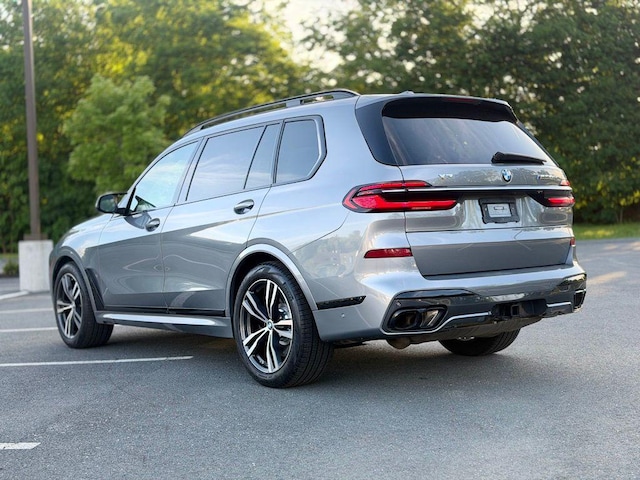 2023 BMW X7
