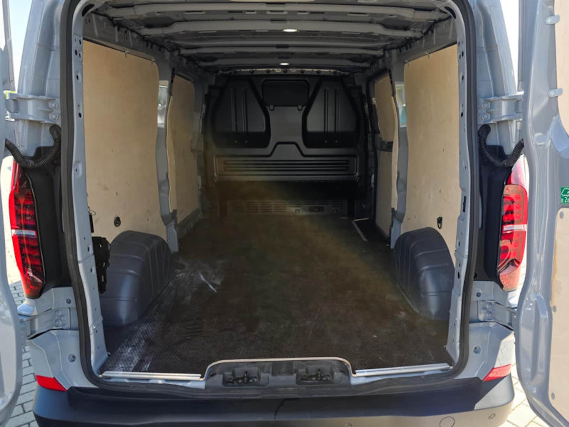 Volkswagen Transporter Furgon długi rozstaw osi