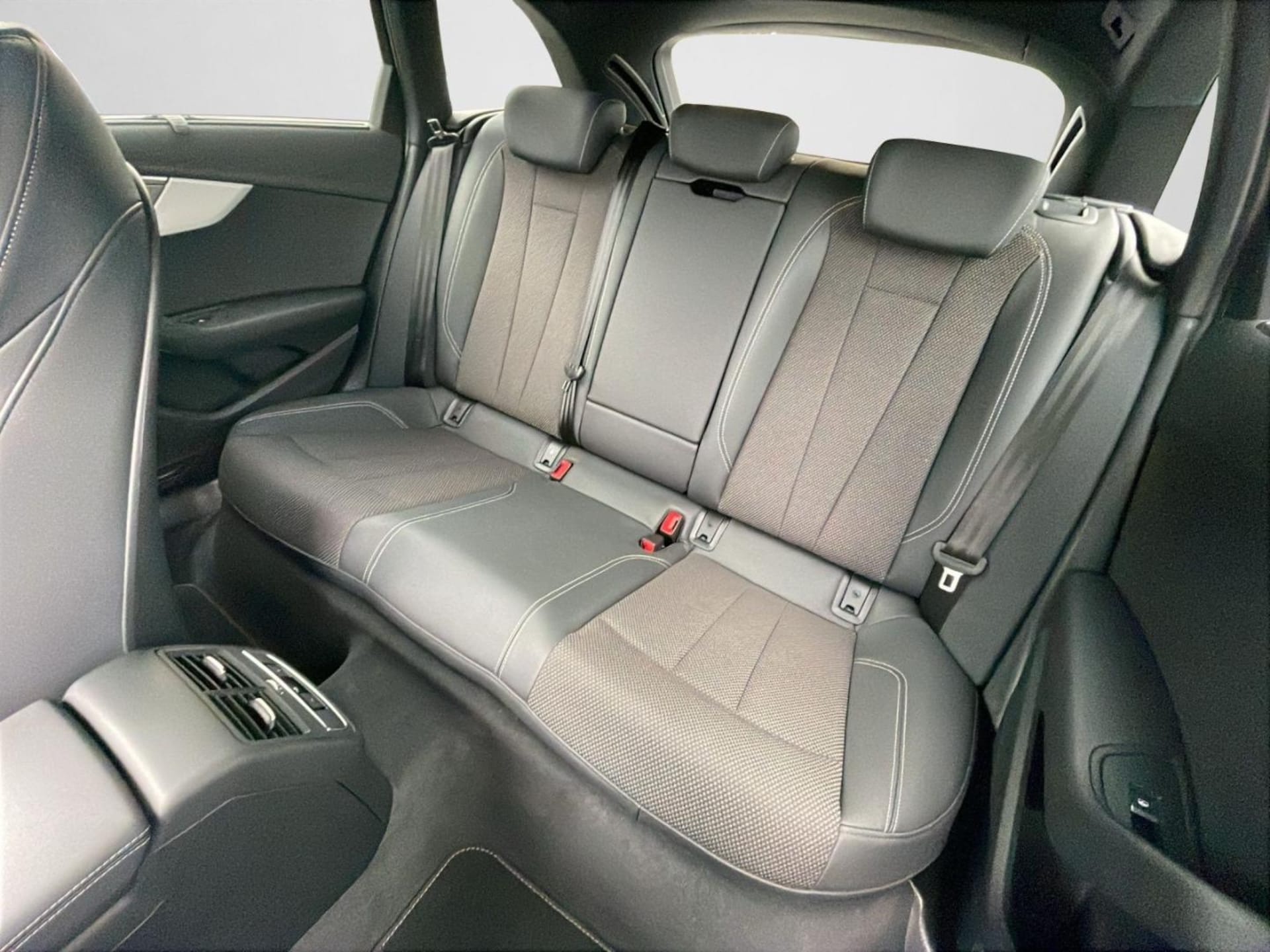 Audi A4 Avant S line